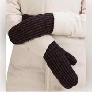 Lululemon Textured Fleece-Lined Knit Mittens